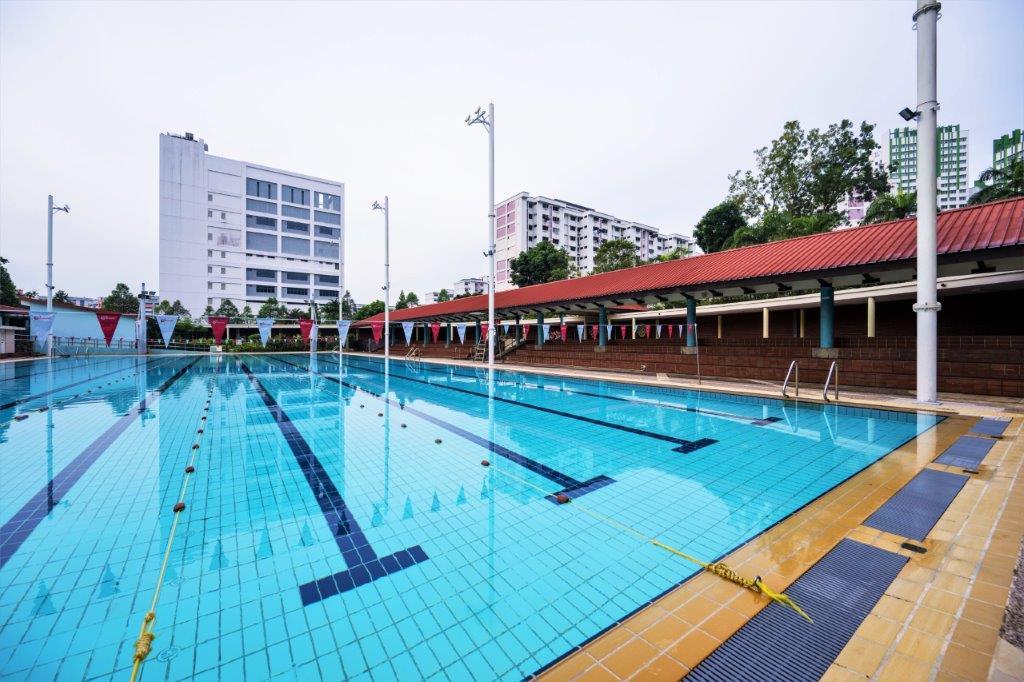 Kids swimming lessons at Woodlands Swimming Complex